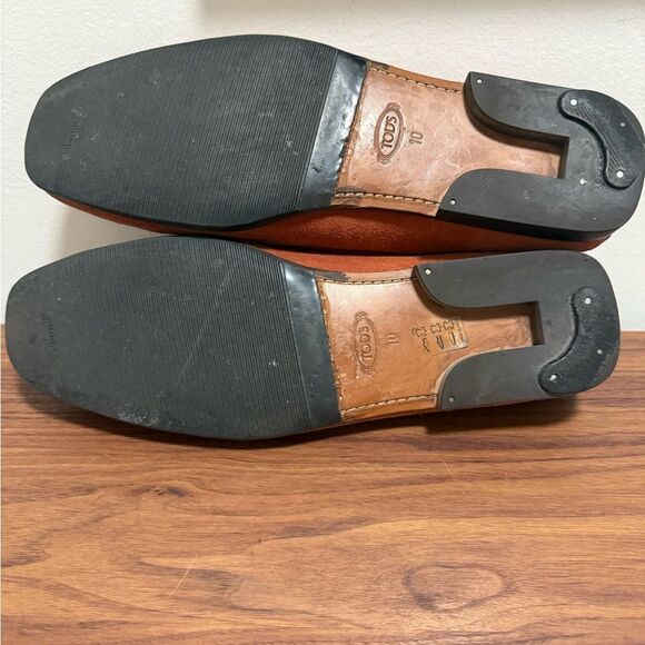 Tod’s Men’s Rust Suede Loafers. - Picture 5 of 7